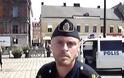 Αυτό συμβαίνει όταν τραβάς βίντεο την αστυνομία στην Σουηδία