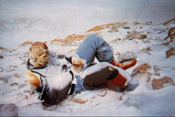 ΣΟΚ: Tα χιόνια λιώνουν και αποκαλύπτουν τους ορειβάτες που δεν τα κατάφεραν [ΠΡΟΣΟΧΗ ΣΚΛΗΡΕΣ ΕΙΚΟΝΕΣ] - Φωτογραφία 7