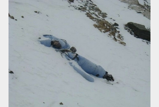ΣΟΚ: Tα χιόνια λιώνουν και αποκαλύπτουν τους ορειβάτες που δεν τα κατάφεραν [ΠΡΟΣΟΧΗ ΣΚΛΗΡΕΣ ΕΙΚΟΝΕΣ] - Φωτογραφία 8