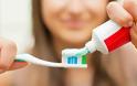 Υγεία: Από άνοια και Αλτσχάιμερ κινδυνεύουν όσοι δεν βουρτσίζουν τα δόντια τους