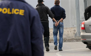 Πάτρα: Συνελήφθησαν 13 Έλληνες κι Αλβανοί για διακίνηση όπλων και ναρκωτικών - Οι 4 βρίσκονται ήδη έγκλειστοι σε φυλακές - Φωτογραφία 1