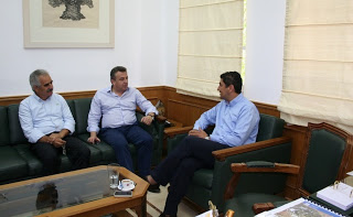 Τη Δευτέρα στην Κρήτη για τις πυρκαγιές ο Πρόεδρος του ΕΛΓΑ. Συνάντηση για την πυρκαγιά στην Μεσαρά Αρναουτάκη, Κουκιαδάκη με τον Βουλευτή Λ. Αυγενάκη - Φωτογραφία 1