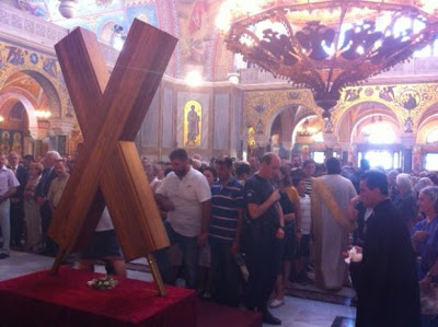 Πάτρα: Πλήθος κόσμου στην αγρυπνία για την επιστροφή του Σταυρού του Mαρτυρίου του Αγίου Ανδρέα - Δείτε φωτο - Φωτογραφία 7