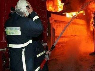 Αποθήκη τυλίχθηκε στις φλόγες στο Μεσολόγγι - Φωτογραφία 1