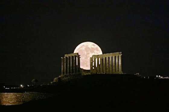 Πανσέληνος πάνω από τις Ελληνικές αρχαιότητες - Φωτογραφία 1