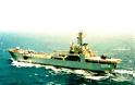 Ο Κύπριος υπουργός Άμυνας στο αρματαγωγό Σάμος