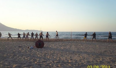 Όταν μέλη της Χρυσής Aυγής παίζουν... τους Σπαρτιάτες στην παραλία - Δείτε φωτο - Φωτογραφία 3