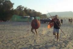 Όταν μέλη της Χρυσής Aυγής παίζουν... τους Σπαρτιάτες στην παραλία - Δείτε φωτο