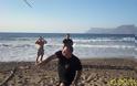 Όταν μέλη της Χρυσής Aυγής παίζουν... τους Σπαρτιάτες στην παραλία - Δείτε φωτο - Φωτογραφία 5