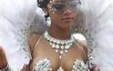 Σχεδόν γυμνή η Ριάνα στο καρναβάλι (pics) - Φωτογραφία 1