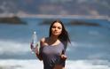 Η Natalia Proza με βρεγμένο μπλουζάκι και μπικίνι στο Malibu - Φωτογραφία 2