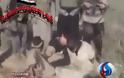 Σοκ και αποτροπιασμός - Σύριοι αντάρτες καίνε ζωντανούς τρεις άντρες [video]