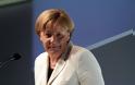 Die Zeit: H Mέρκελ κρύβει από τους Γερμανούς το «κούρεμα» του ελληνικού χρέους