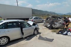 Σοβαρό τροχαίο στην Αντιρρίου Ιωαννίνων - Tρεις τραυματίες και εγκλωβισμός - Δείτε φωτο