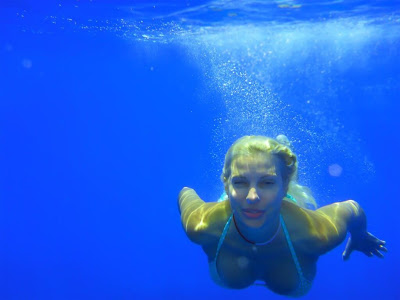 Οι sexy υποβρύχιες φωτογραφίες της Ελένης Μενεγάκη! - Φωτογραφία 3