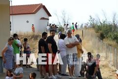 Ηλεία: Ανεξέλεγκτη η μεγάλη πυρκαγιά στο Κλεινδιά - Τραυματίστηκε πυροσβέστης της ΕΜΑK