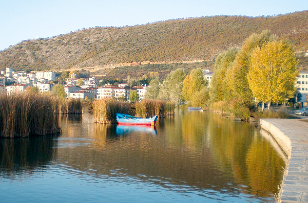 Με πολυμηχάνημα διαχείρισης των οικοτόπων ενισχύεται η λίμνη της Καστοριάς. - Φωτογραφία 1