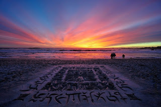 Εκπληκτική καλλιγραφία στην άμμο! - Φωτογραφία 1