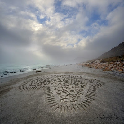 Εκπληκτική καλλιγραφία στην άμμο! - Φωτογραφία 4