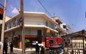 Εικόνες και βίντεο από την πυρκαγιά σε χρωματοπωλείο στο Περιστέρι - Από θαύμα σώθηκαν ιδιοκτήτης μαγαζιού και πελάτισσα - Φωτογραφία 3