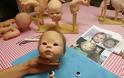Σoκαριστικό: Κατασκευάζουν «ζωντανές» κούκλες για γονείς που έχουν χάσει τα παιδιά τους!