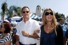 ΔΕΙΤΕ: Στην Αντίπαρο ο Τομ Χανκς με την σύζυγό του