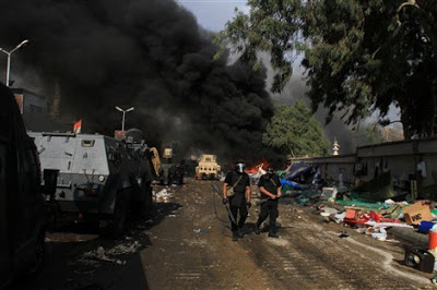 Σε κατάσταση εκτάκτου ανάγκης η Aϊγυπτος - Εκατόμβη νεκρών στο Κάιρο - Φωτογραφία 8