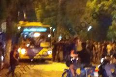 Ακινητοποίησαν τρόλεϊ στο Περιστέρι - Απαίτησαν από τους επιβάτες να βγουν έξω...