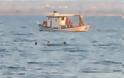 Στυλίδα: Ψαράδες ρίχνουν δίχτυα δίπλα στα κεφάλια των λουομένων