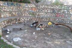 Απαράδεκτο θέαμα από κάτοικο του Φιλοπάππου [pics]