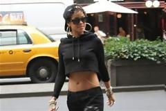 Η Rihanna ντύθηκε!