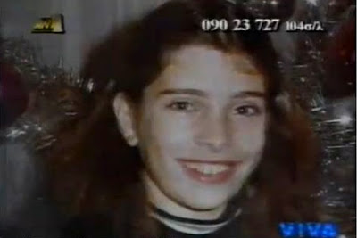 Η Ελένη Mενεγάκη σε πολύ νεαρή ηλικία με οδοντοστοιχία, καμία σχέση... - Φωτογραφία 2