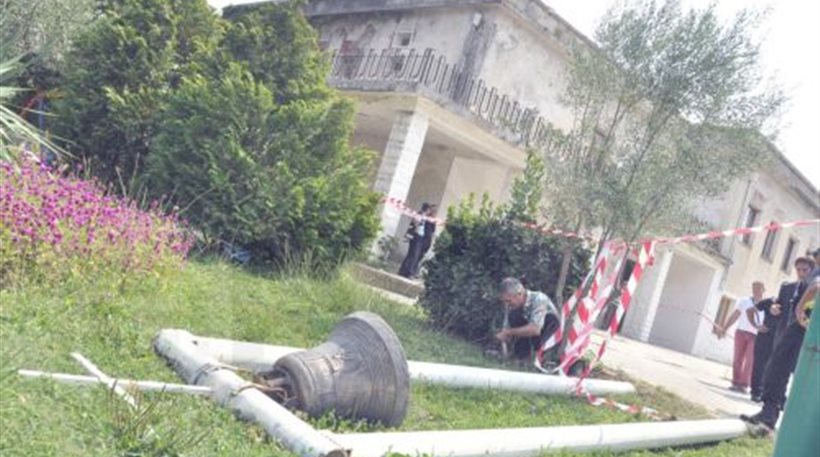 Αλβανοί γκρέμισαν τις καμπάνες σε εκκλησία στην Πρεμετή! - Φωτογραφία 1