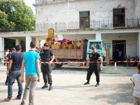 Σκηνές αγριότητας εις βάρος ορθοδόξων κληρικών στην Βόρειο Ηπειρο - Συγκλονιστικό βίντεο...!!! - Φωτογραφία 5