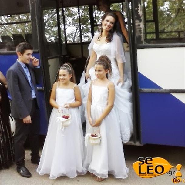 ΔΕΙΤΕ: Mε το λεωφορείο της γραμμής πήγε στο γάμο της! - Φωτογραφία 4
