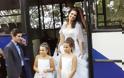 ΔΕΙΤΕ: Mε το λεωφορείο της γραμμής πήγε στο γάμο της! - Φωτογραφία 4