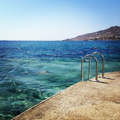 H Βίκυ Καγιά διαφημίζει το υπέροχο σώμα και το μπικίνι της, τον ντάκο και το σούσι που τρώει - Φωτογραφία 10