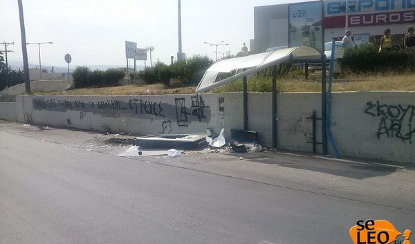 Τραγωδία στη Θεσσαλονίκη - Αυτοκίνητο καρφώθηκε σε στάση λεωφορείου -
Ένας νεκρός και 4 τραυματίες - Φωτογραφία 2