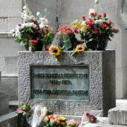 Γιατί ο τάφος του Τζιμ Μόρισον έχει ελληνική επιγραφή - Φωτογραφία 1