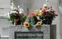 Γιατί ο τάφος του Τζιμ Μόρισον έχει ελληνική επιγραφή