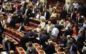 «Πάγωσαν» οι τροπολογίες για τους πλειστηριασμούς στη Βουλή