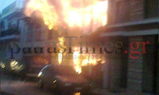 Πάτρα: Φωτιά σε ξυλουργείο - Ζημιές σε δύο διαμερίσματα - Κάηκαν τρία αυτοκίνητα - Φωτογραφία 1