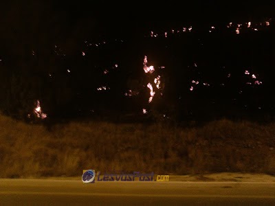 Μεγάλη φωτιά στην περιοχή Θέρμα του Κόλπου Γέρας απείλησε κατοικία [video] - Φωτογραφία 4