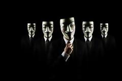 Συνελήφθησαν οι ηγέτες των Anonymous! Δείτε τα πρόσωπά τους!