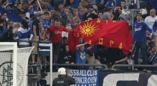 Γερμανοί σήκωσαν σημαία υπέρ των Σκοπίων! (vid) - Φωτογραφία 1