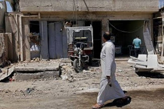 Ιράκ: Αιματηρή επίθεση καμικάζι σε στρατιωτικό κτίριο - Φωτογραφία 1
