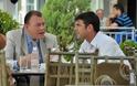 Σε... καφενείο... συναντήθηκε ο πρόξενος της Ελλάδας στην Αλβανία Ν. Κοτροκόης με το δήμαρχο Πρεμετής... Με τέτοια σοβαρότητα αντιμετωπίζει η Ελληνική πλευρά το θέμα... - Φωτογραφία 1