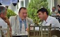 Σε... καφενείο... συναντήθηκε ο πρόξενος της Ελλάδας στην Αλβανία Ν. Κοτροκόης με το δήμαρχο Πρεμετής... Με τέτοια σοβαρότητα αντιμετωπίζει η Ελληνική πλευρά το θέμα... - Φωτογραφία 2