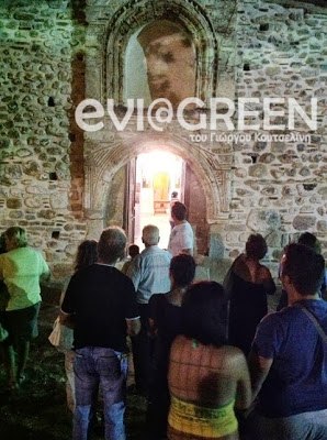 Αυλωνάρι: Η εικόνα έξω από την εκκλησία που κάνει μικρούς και μεγάλους να κολλούν! [video] - Φωτογραφία 5
