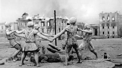 Το συντριβάνι των παιδιών που χορεύουν - Σύμβολο της μάχης τους Στάλινγκραντ - Φωτογραφία 2